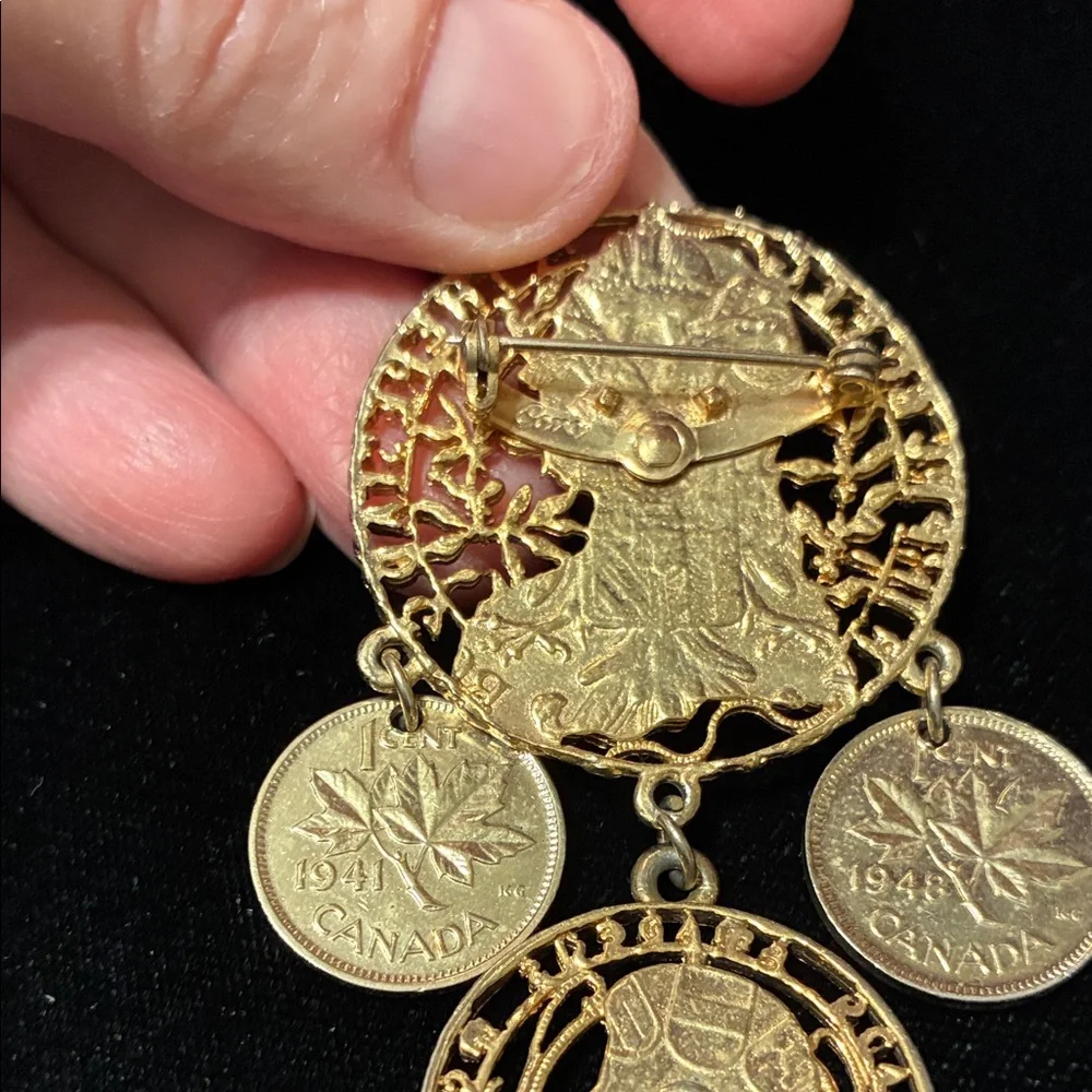 Elegant vintage Gold Coin Pendant Brooch